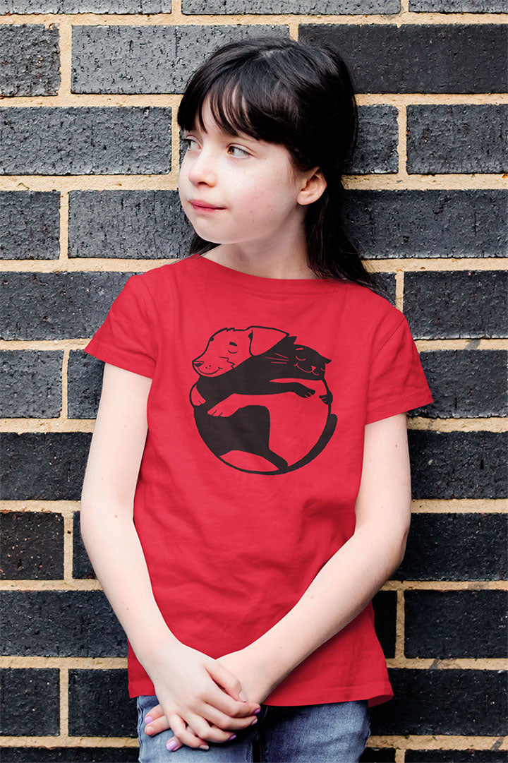 Snuggle Up in Style – The Dog & Cat Hugging Kids' Graphic Tee!
