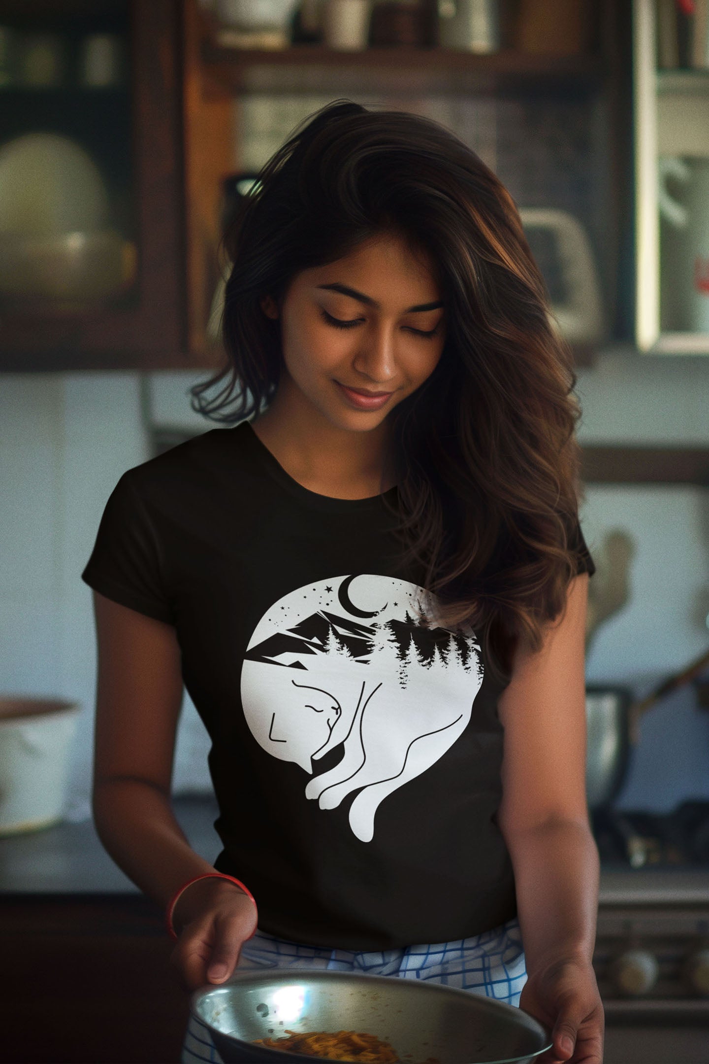 Sleeping Mountain Cat Women's Fitted Tee