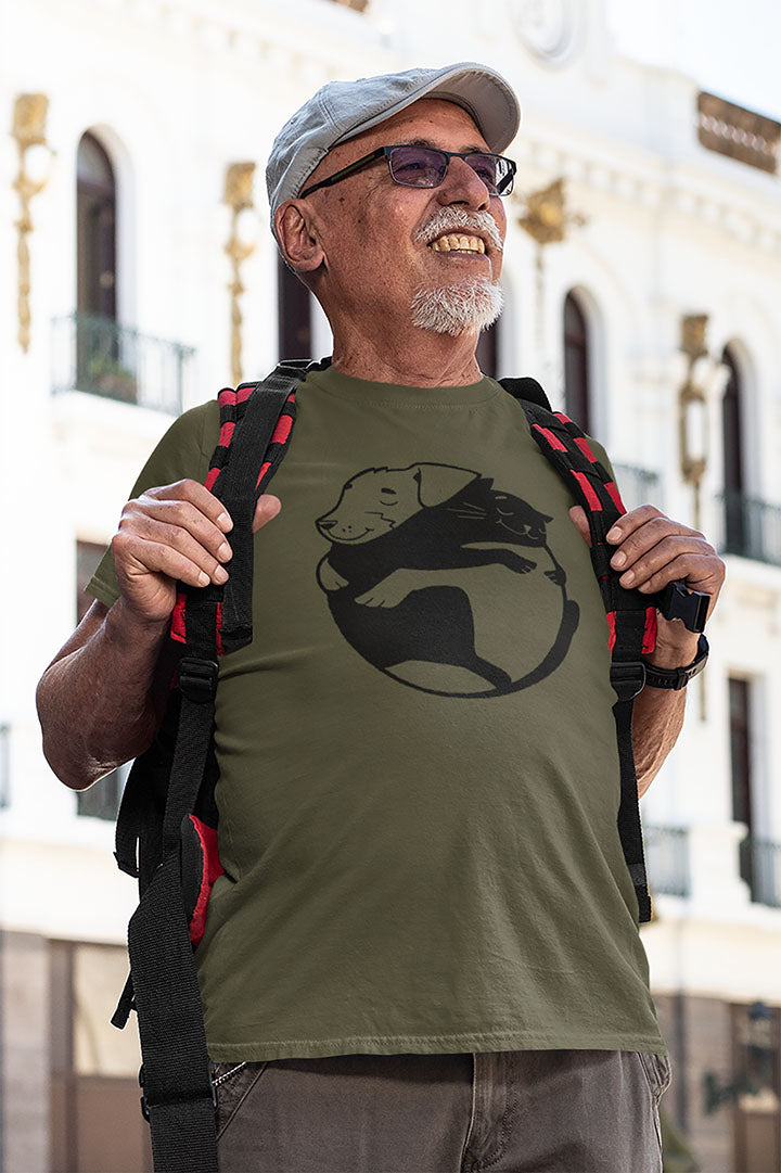 Dog & Cat Hugging Men's Graphic Tee