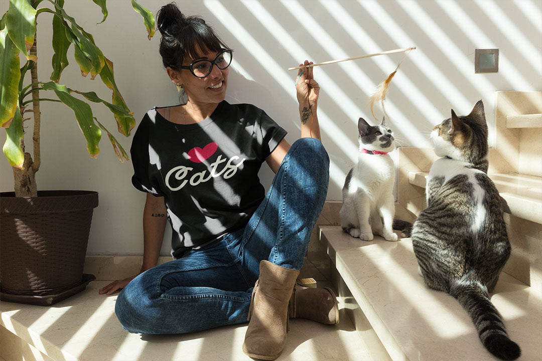 Love Cats, Wear Love – The Ultimate Tee for Cat Moms!