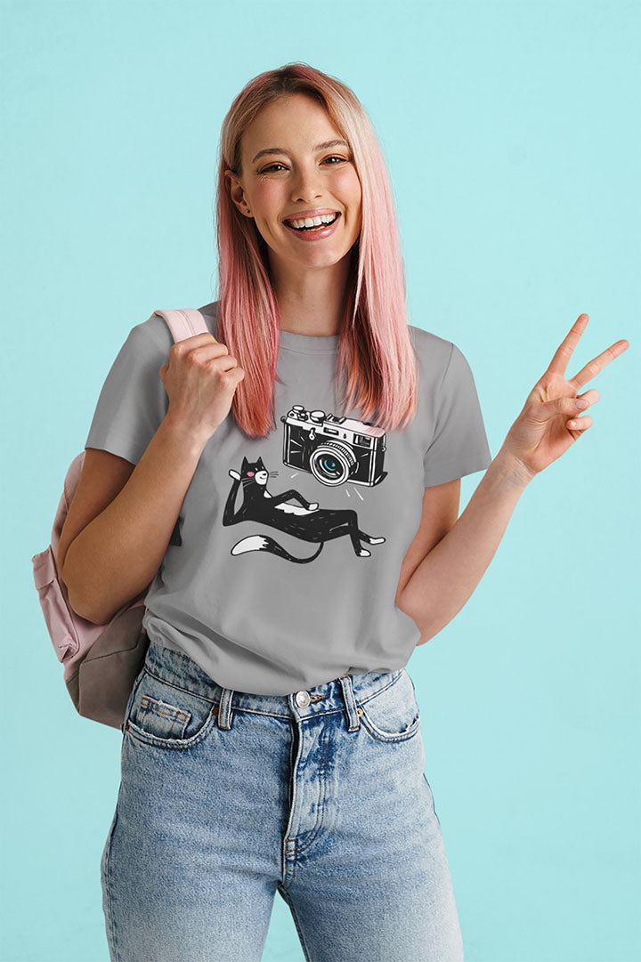 Snap, Purr, Slay – The Ultimate Cat Selfie Tee!