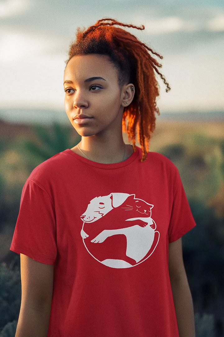 Cuddle Up in Style – Dog & Cat Hugging Tee!