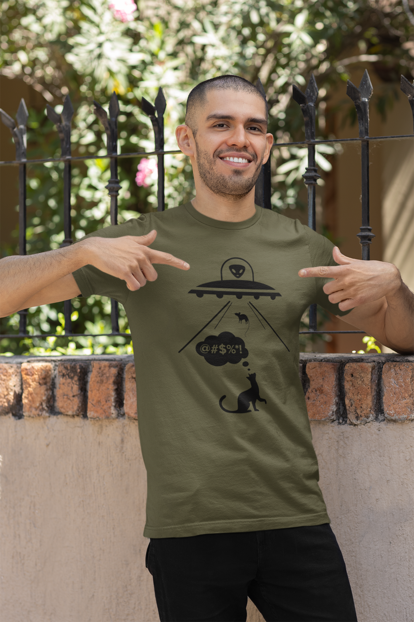 Alien Mouse Abduction Men's Graphic Tee