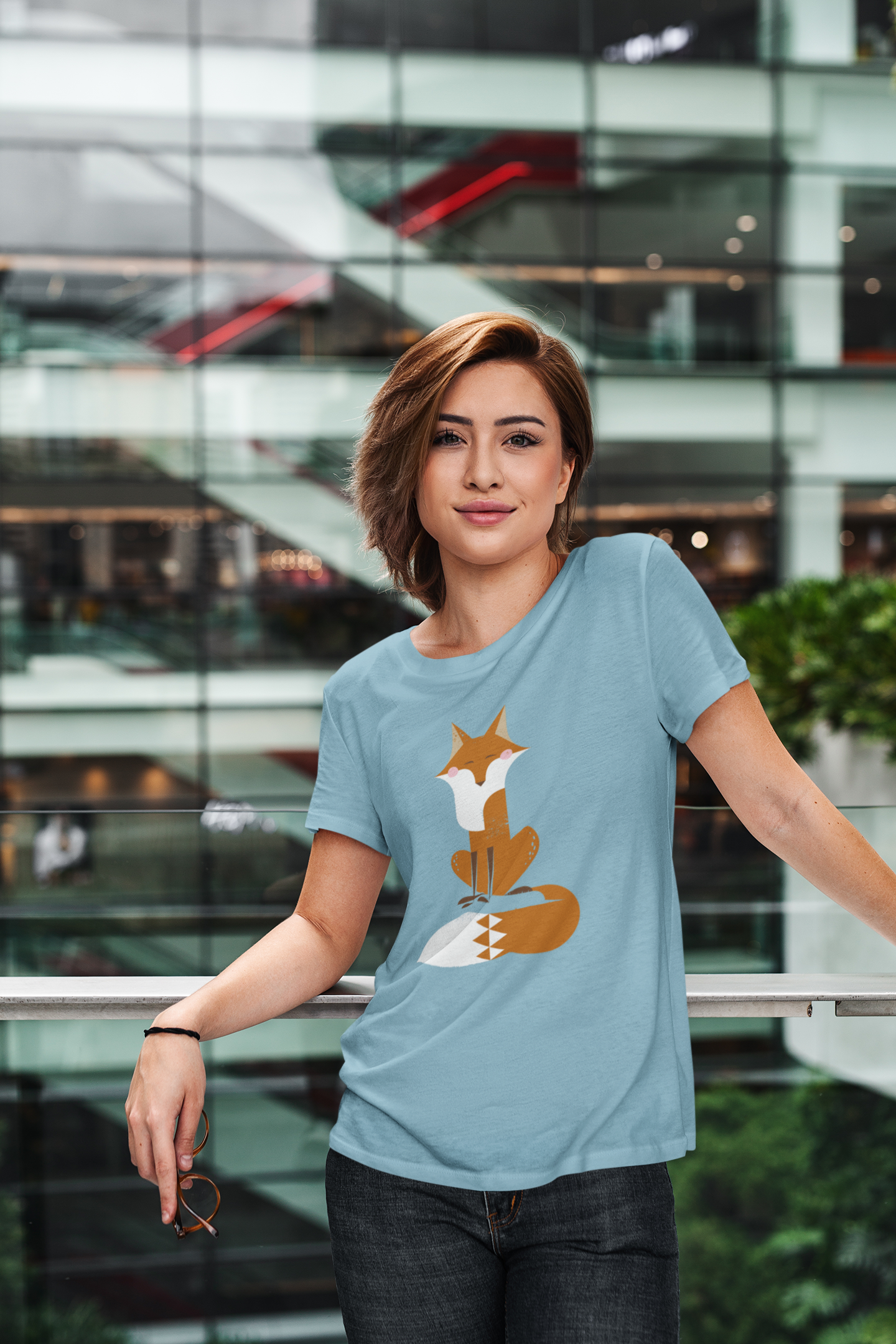 Sitting Fox Women's Graphic Tee