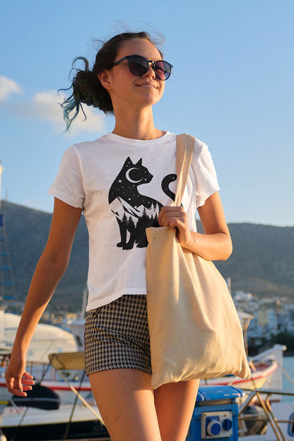 Purrfectly Stylish – Sitting Cat Graphic Tee!